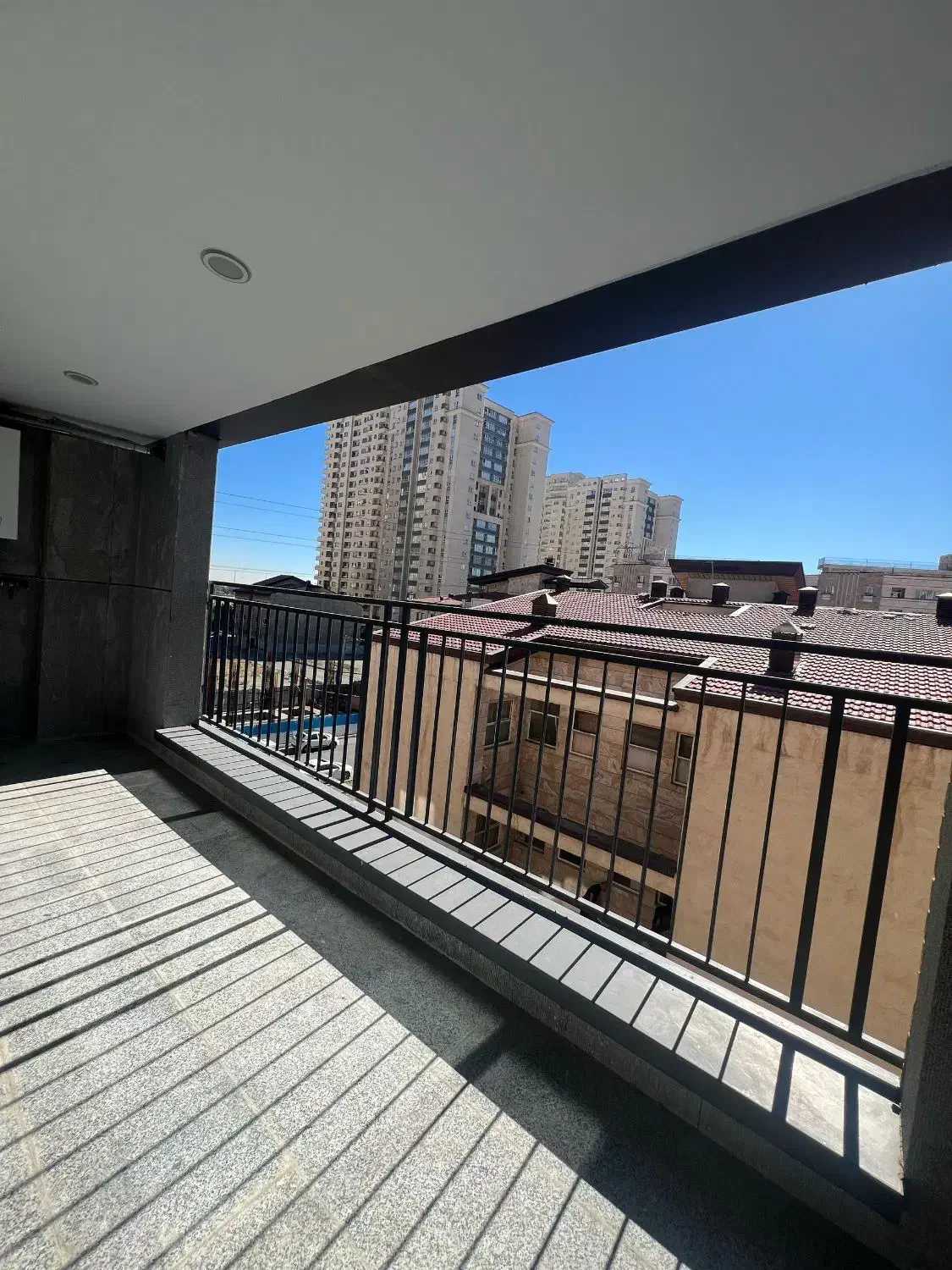 ۱۳۰ متر دو خواب دو پارکینگ شخصی ساز