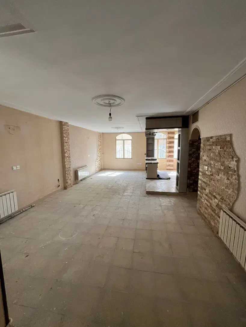 ۳۶۵متر دربستی/۵خواب/۲طبقه/شهرک راه اهن/دریاچه