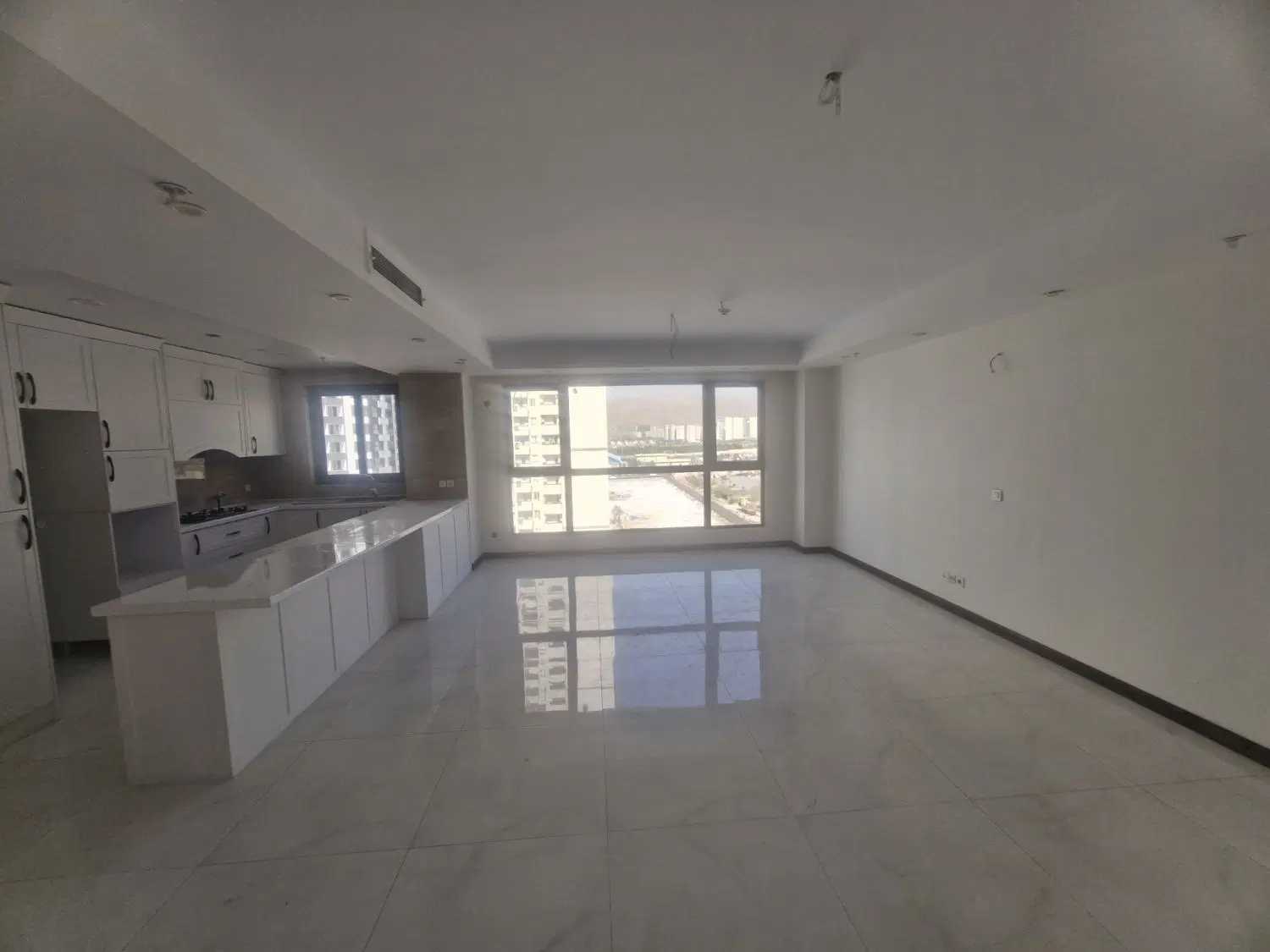 برج نارنجستان2 در شرف دریاچه چیتگر